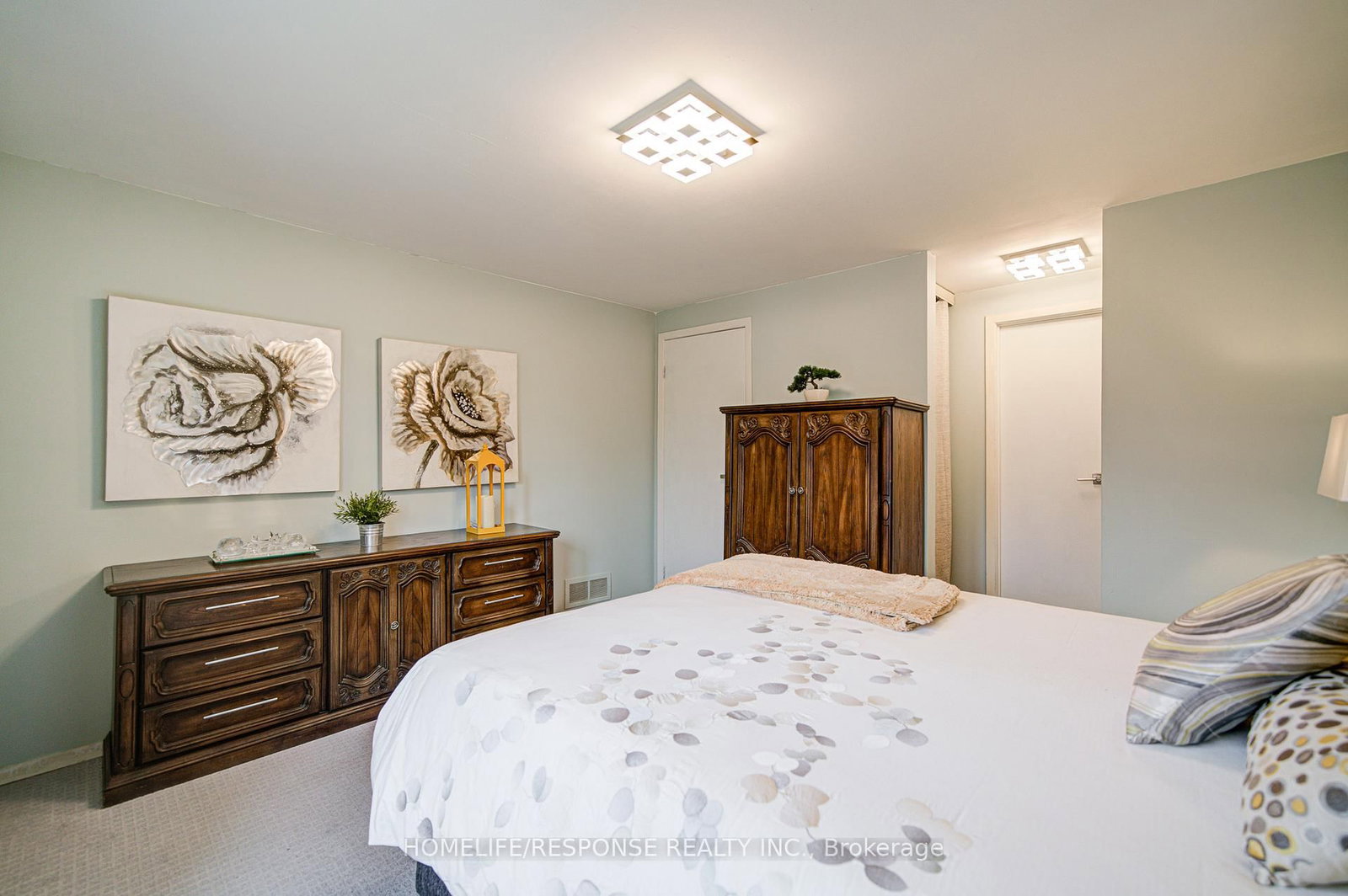 Detached House for sale at 33 Groveland Crescent, Brampton, Ontario, L6S 1L1 - Northgate - MLS: W12936458