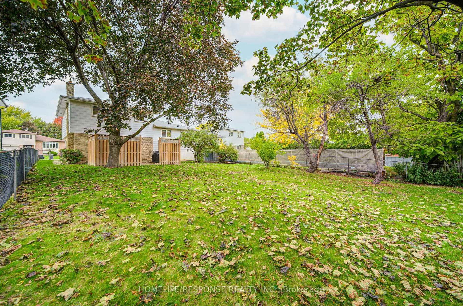 Detached House for sale at 33 Groveland Crescent, Brampton, Ontario, L6S 1L1 - Northgate - MLS: W12936458