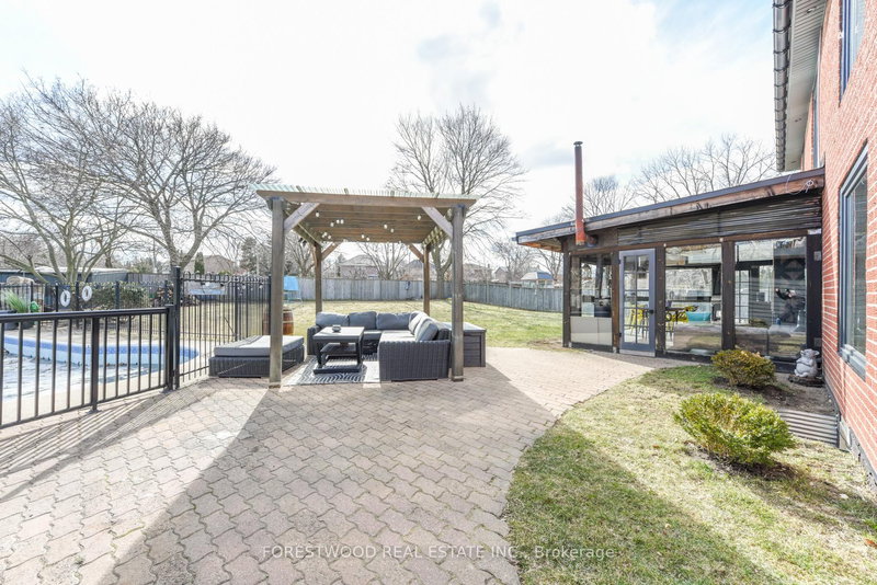 1690 Saltdene Terr, Mississauga, L4W 2E4 | Image 3