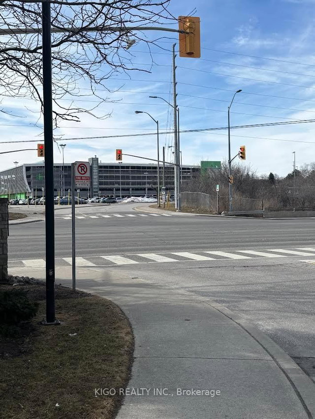 1203 - 1055 Southdown Road