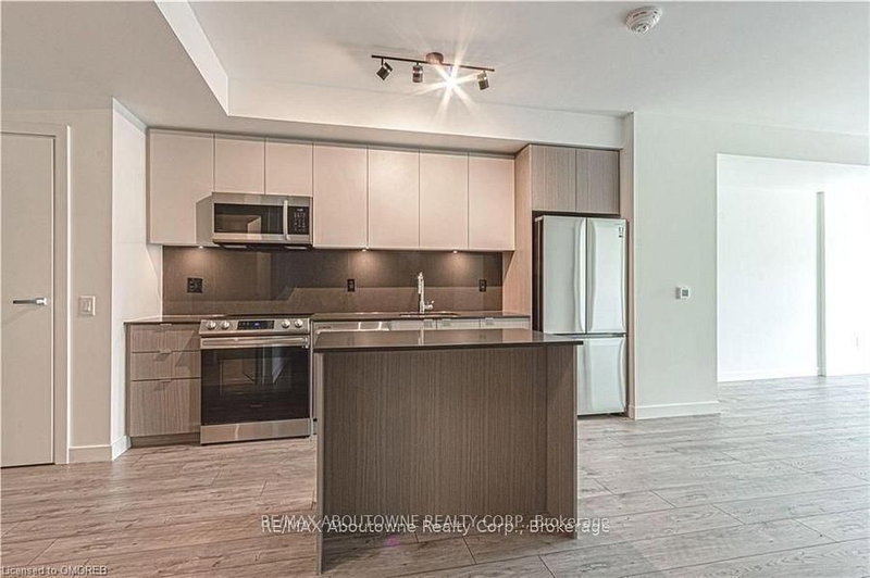 B0201 - 133 Bronte Rd, Oakville, L6L 3C1 | Image 3