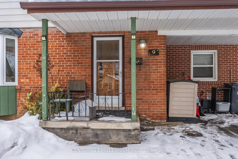 9 Crestview Ave, Brampton, L6W 2R7 | Image 2