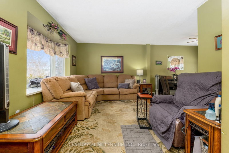 9 Crestview Ave, Brampton, L6W 2R7 | Image 3