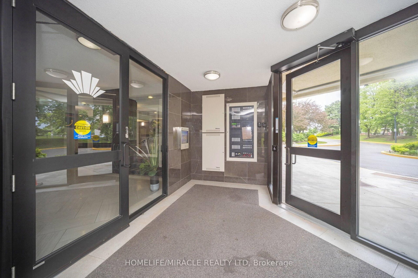8 Lisa Street • #1802 • Brampton, ON photo 9