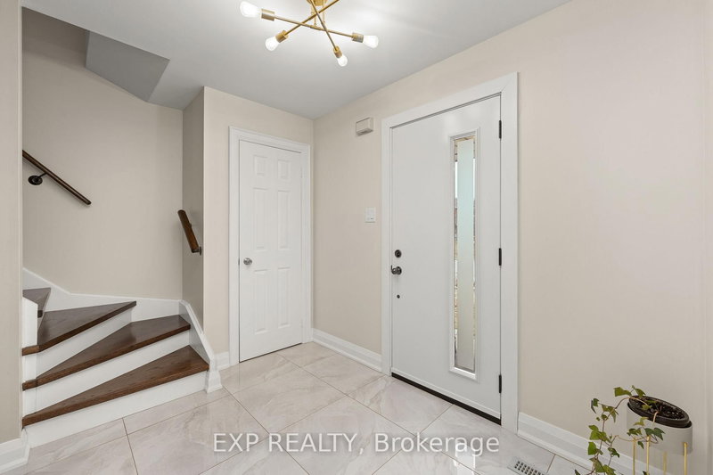 224 Timberlane Dr, Brampton, L6Y 4V6 | Image 2