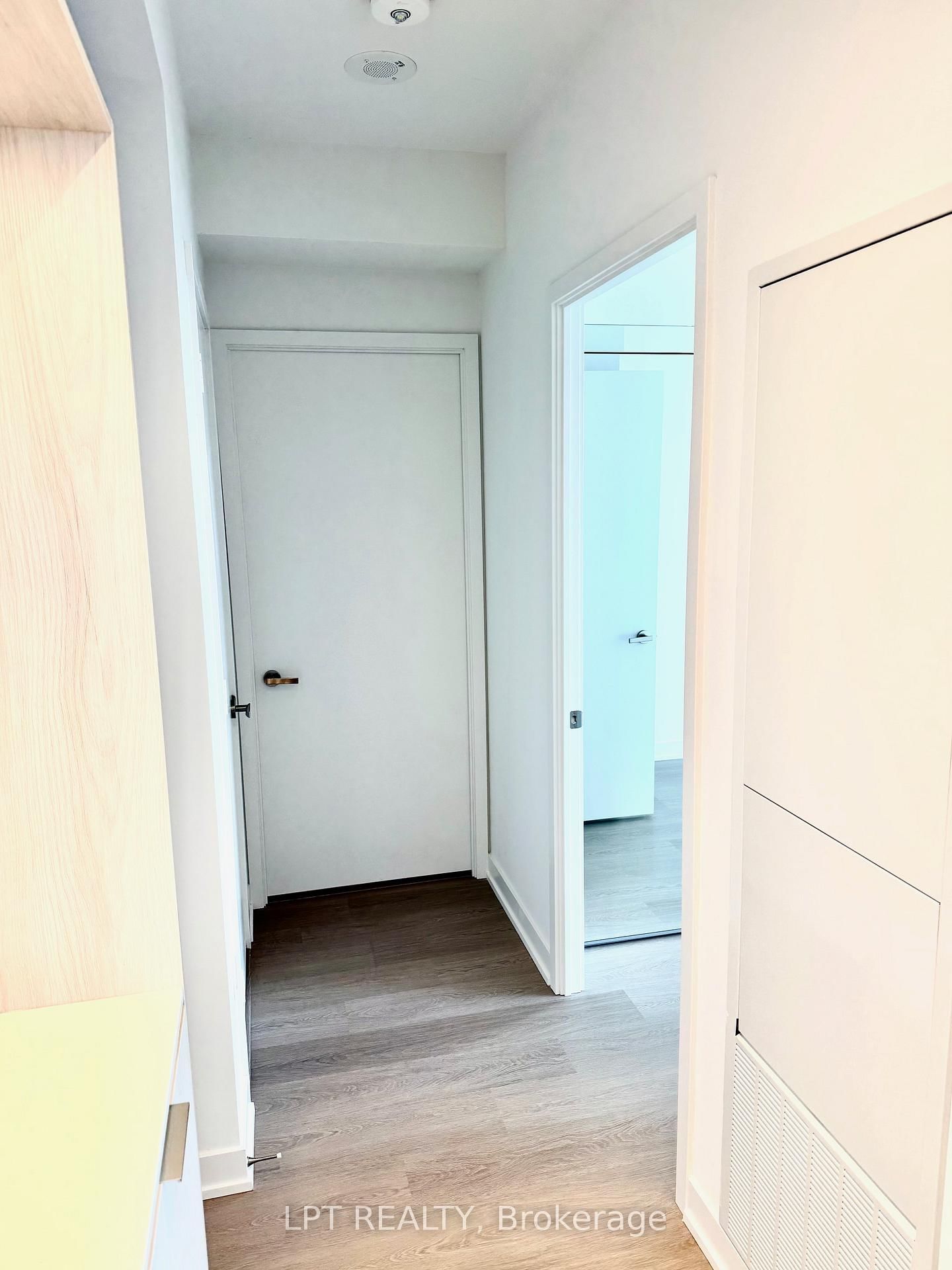 448 Burnhamthorpe Road W, Unit 1201 - Photo 10