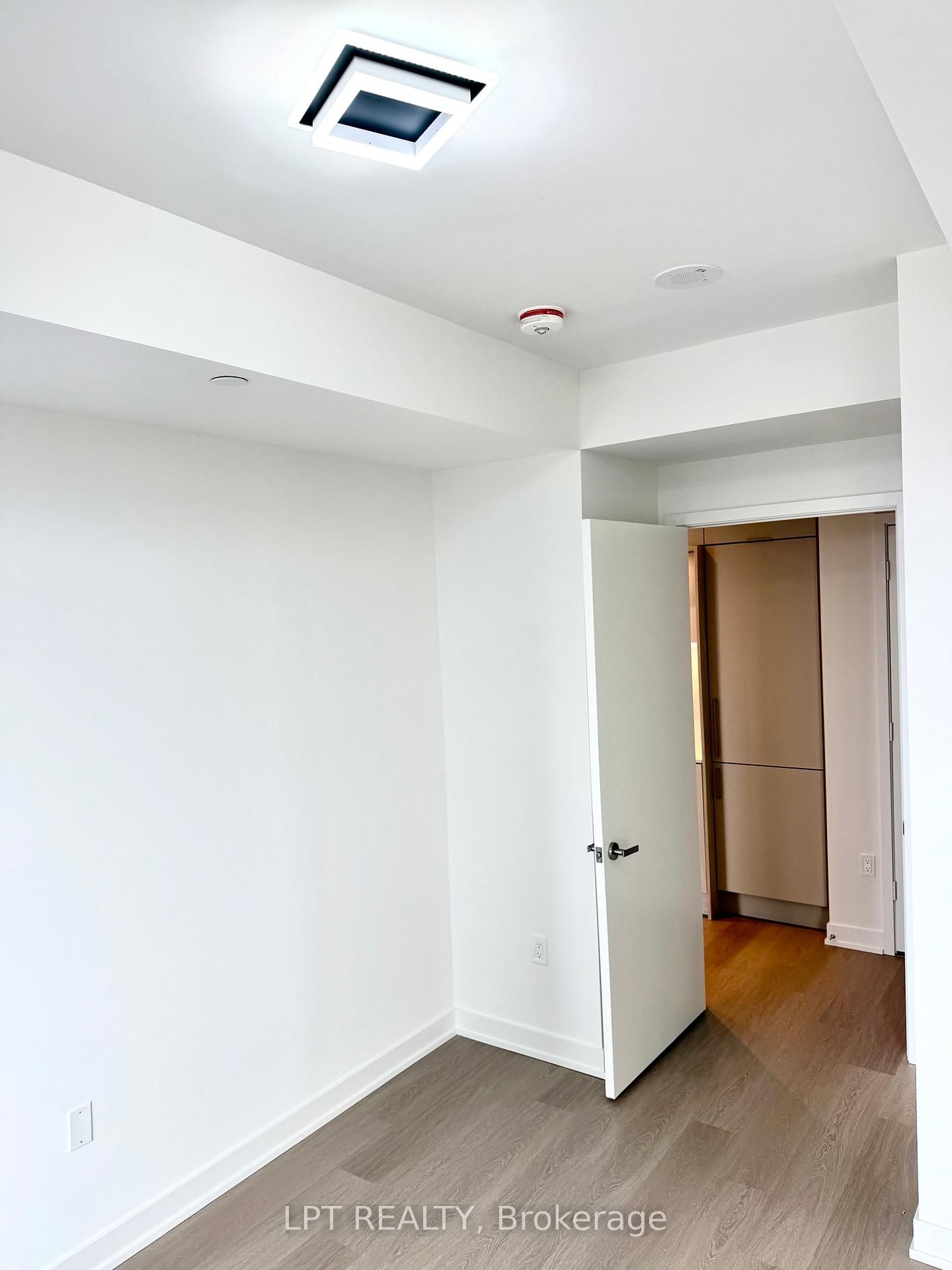 448 Burnhamthorpe Road W, Unit 1201 - Photo 13