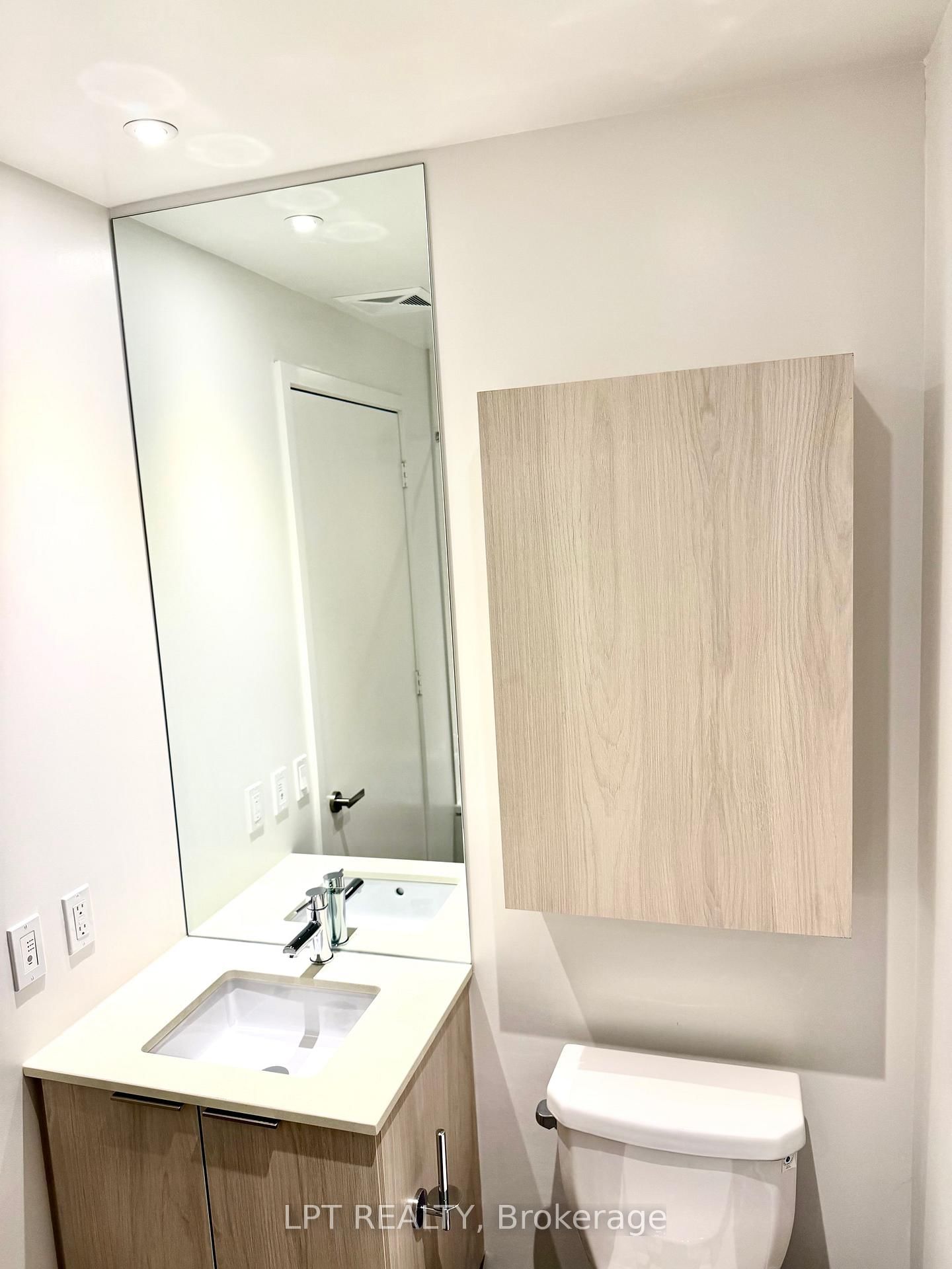 448 Burnhamthorpe Road W, Unit 1201 - Photo 17