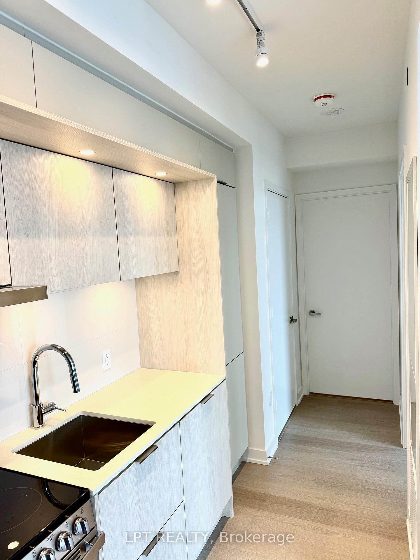 448 Burnhamthorpe Road W, Unit 1201 - Photo 5