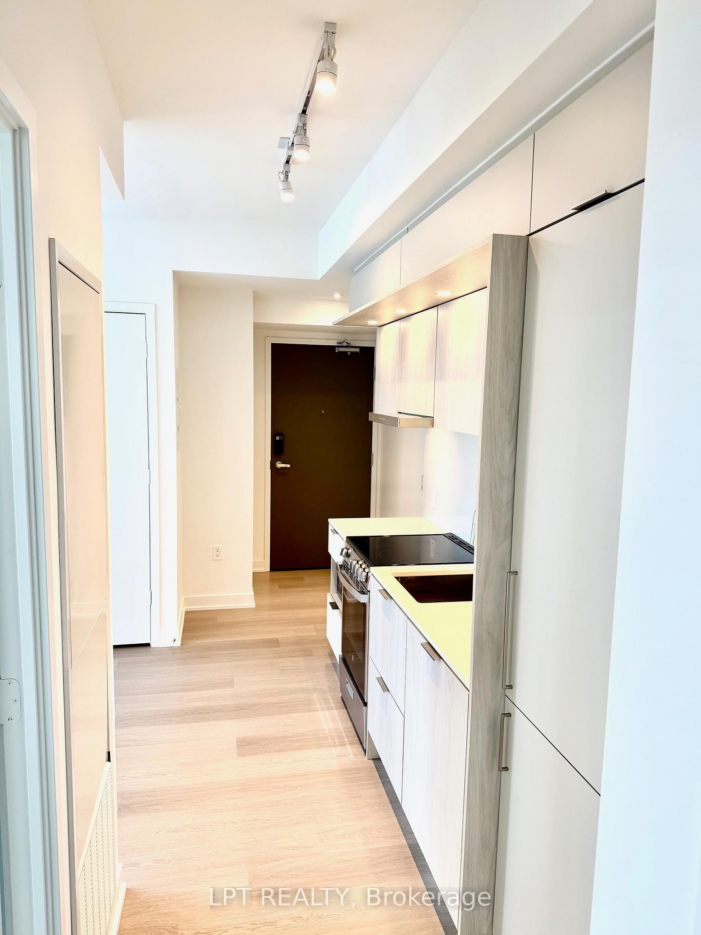 448 Burnhamthorpe Road W, Unit 1201 - Photo 6