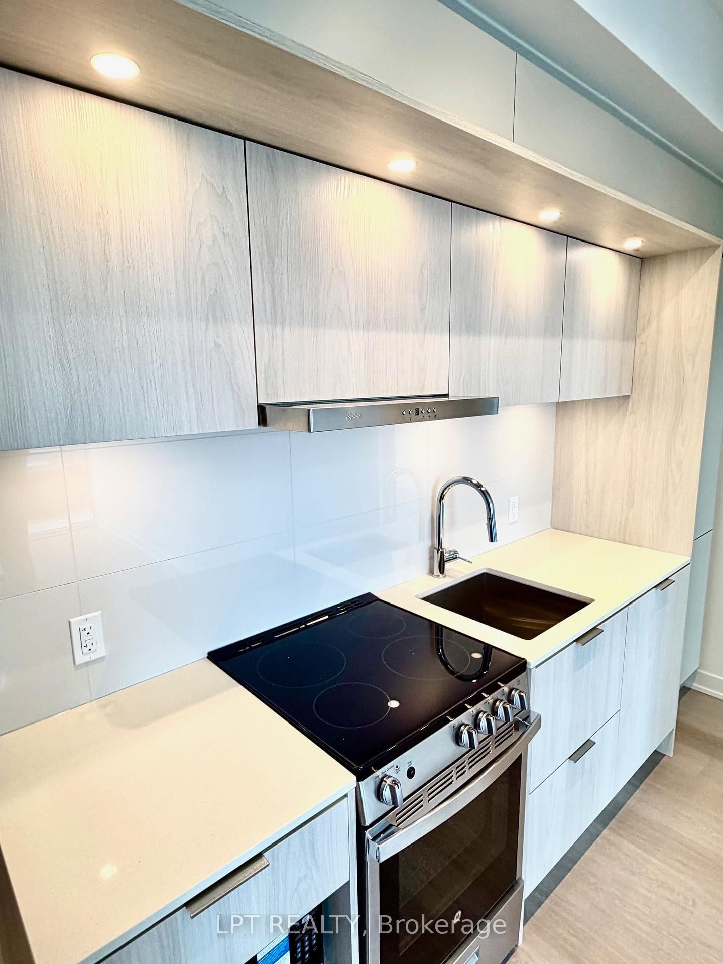 448 Burnhamthorpe Road W, Unit 1201 - Photo 7