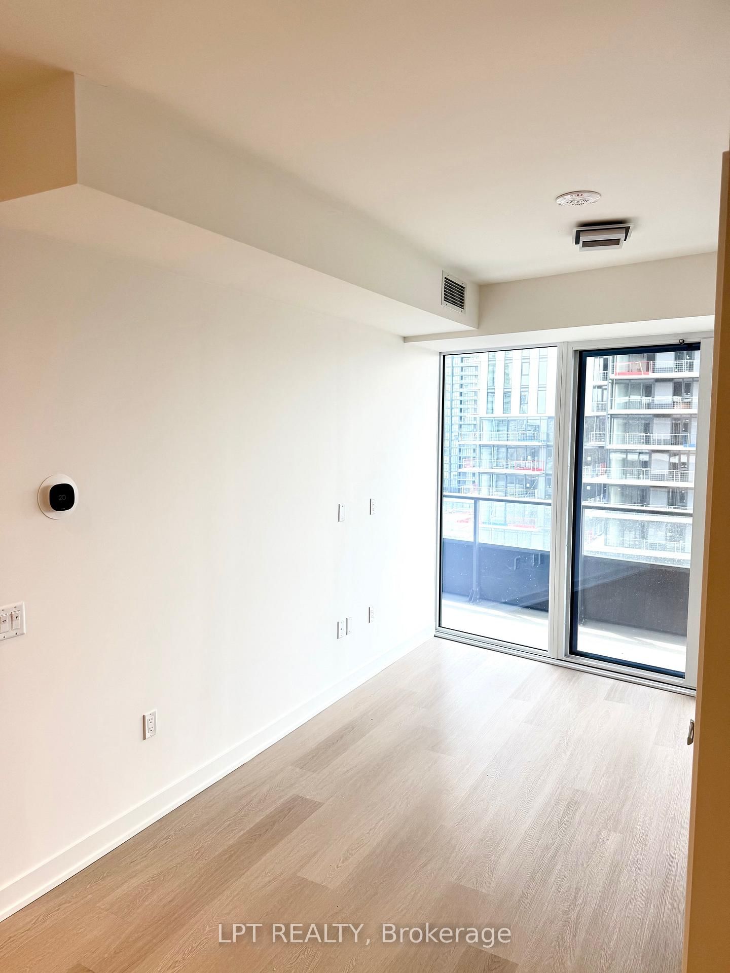 448 Burnhamthorpe Road W, Unit 1201 - Photo 8