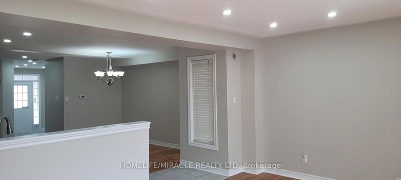 98 Marycroft (Upper) Crt, Brampton, L7A 2G4 | Image 2