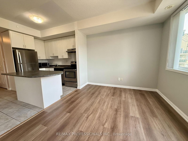 313 - 3075 Thomas St, Mississauga, L5M 0M4 | Image 2