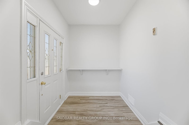 3422 Credit Heights Dr, Mississauga, L5C 2L9 | Image 2