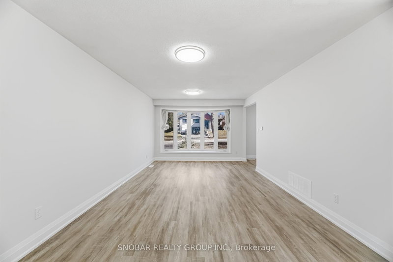 3422 Credit Heights Dr, Mississauga, L5C 2L9 | Image 3