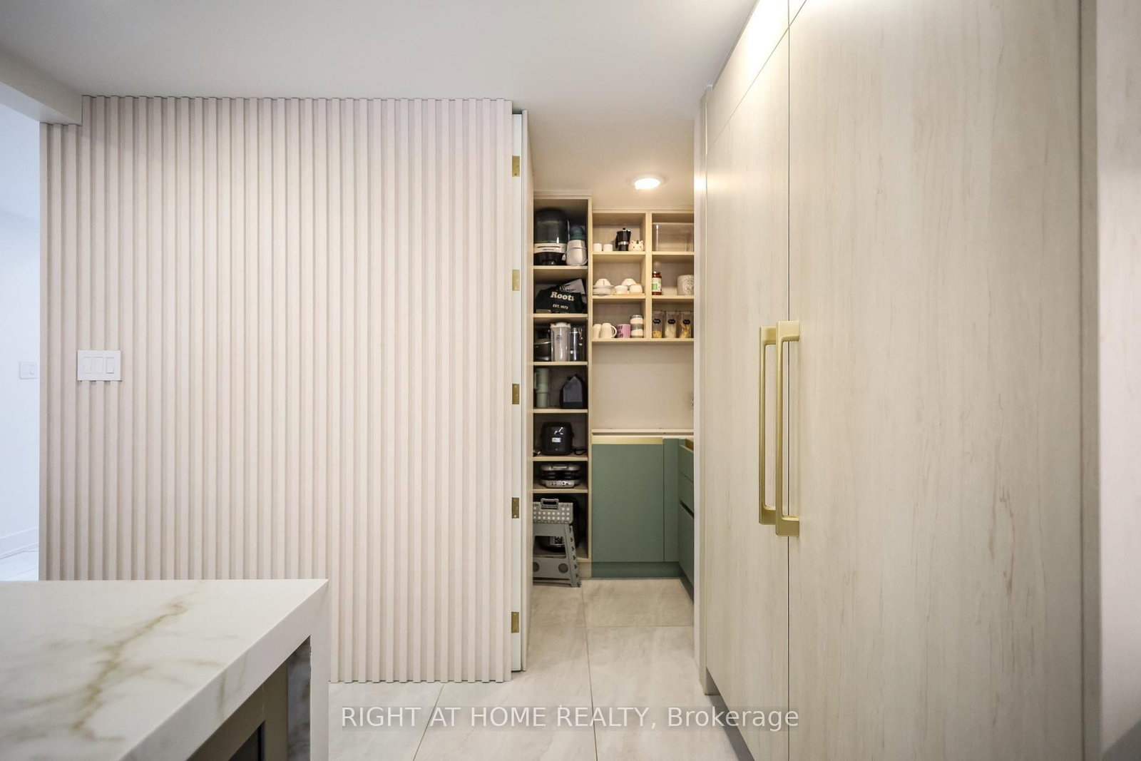 Detached House for lease at 11 Sparta Road, Toronto, Ontario, M6L 2M4 - Maple Leaf - MLS: W12938398