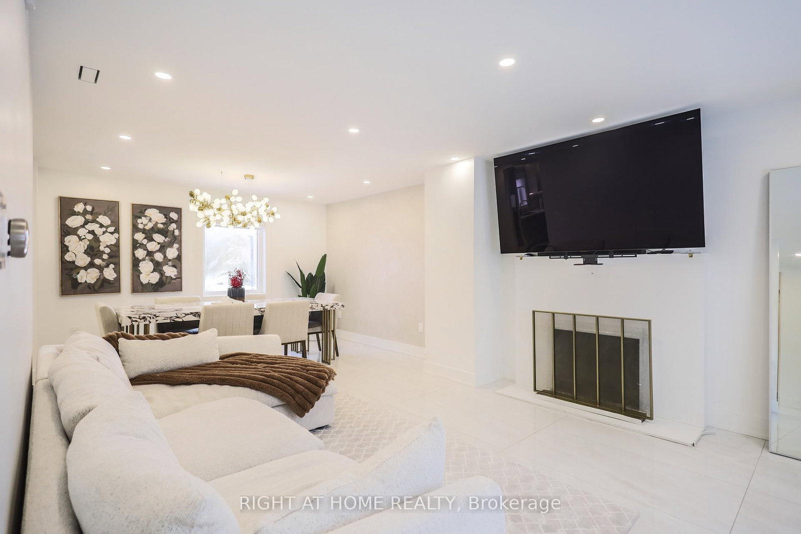 Detached House for lease at 11 Sparta Road, Toronto, Ontario, M6L 2M4 - Maple Leaf - MLS: W12938398