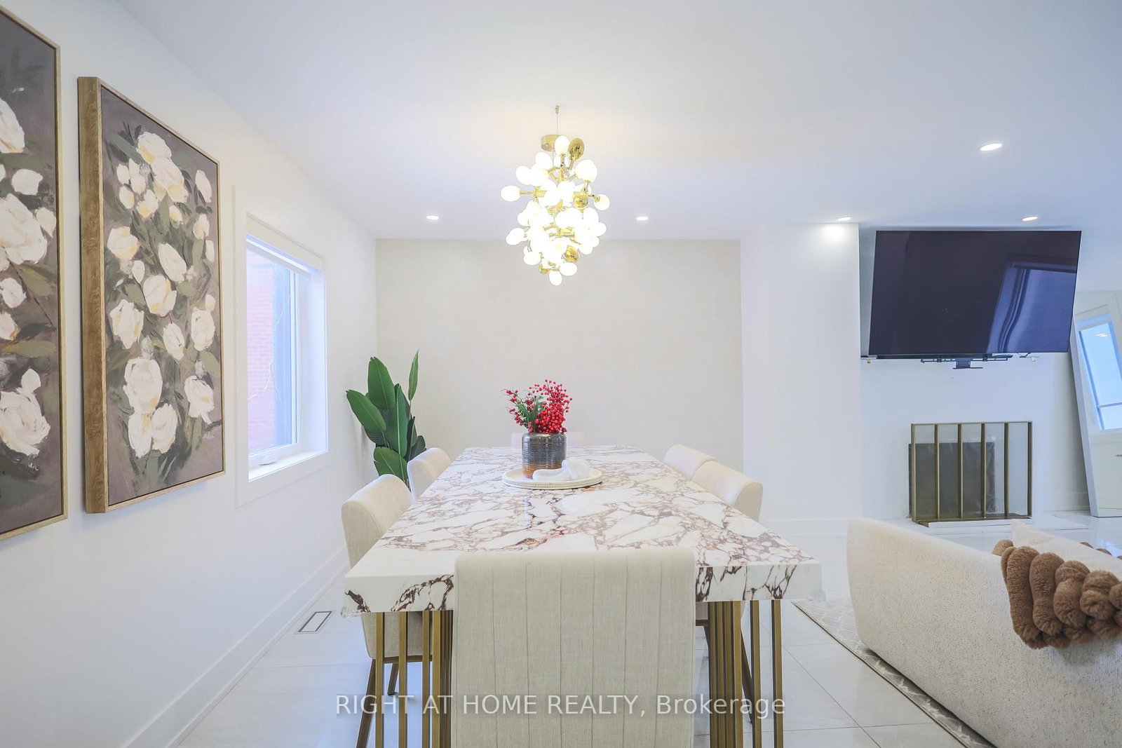 Detached House for lease at 11 Sparta Road, Toronto, Ontario, M6L 2M4 - Maple Leaf - MLS: W12938398