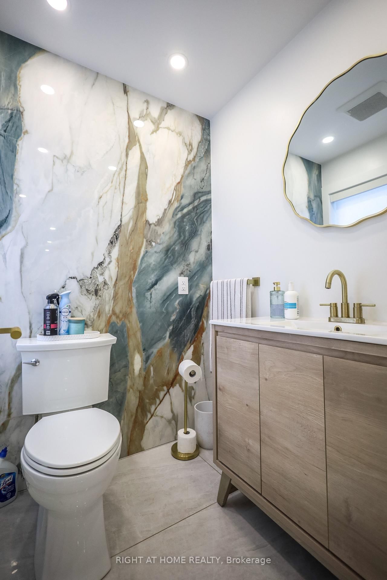 Detached House for lease at 11 Sparta Road, Toronto, Ontario, M6L 2M4 - Maple Leaf - MLS: W12938398