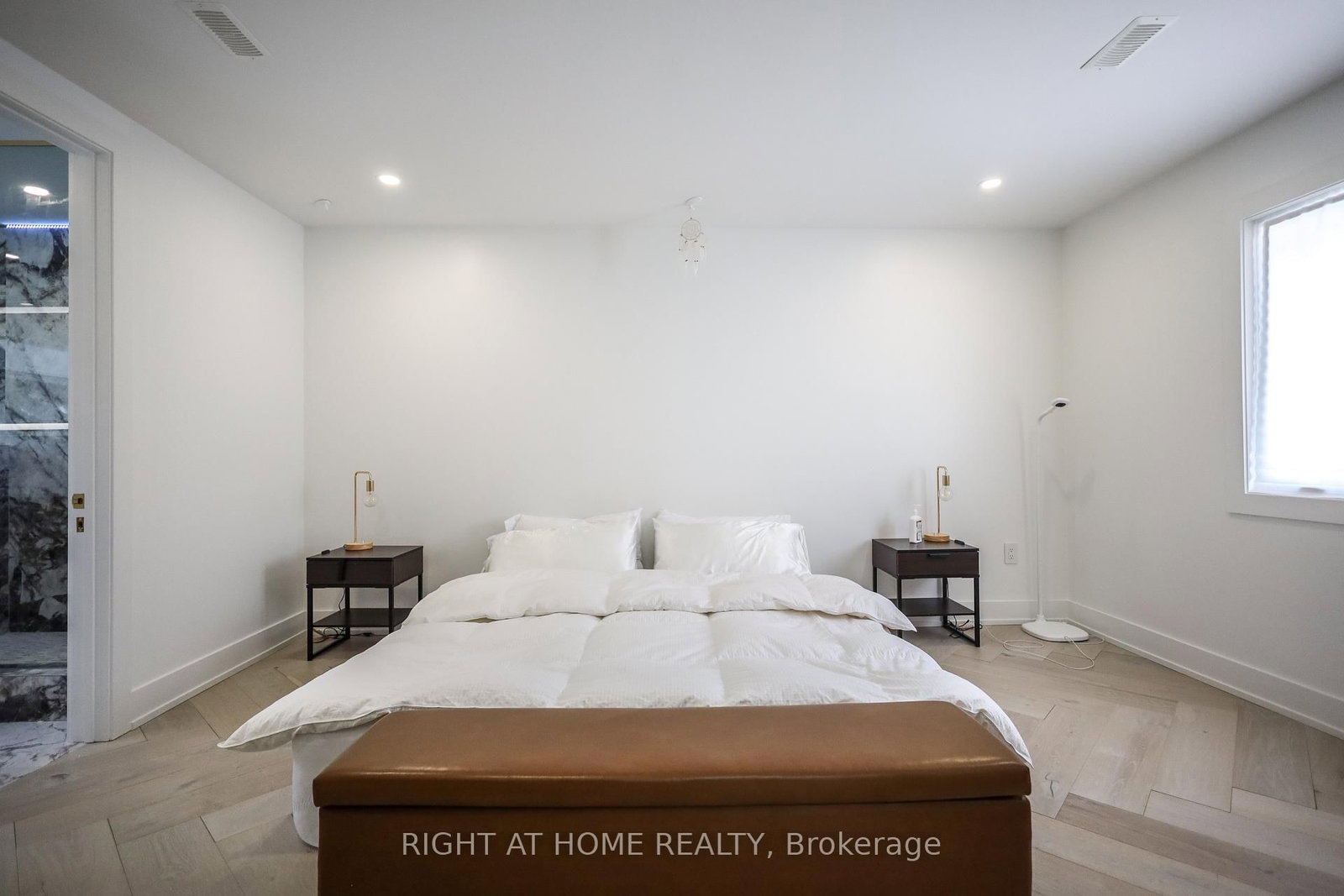 Detached House for lease at 11 Sparta Road, Toronto, Ontario, M6L 2M4 - Maple Leaf - MLS: W12938398