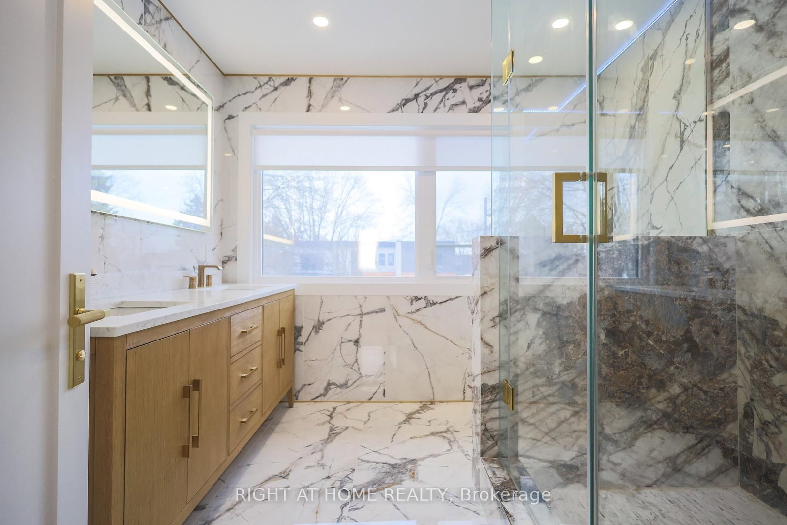 Detached House for lease at 11 Sparta Road, Toronto, Ontario, M6L 2M4 - Maple Leaf - MLS: W12938398