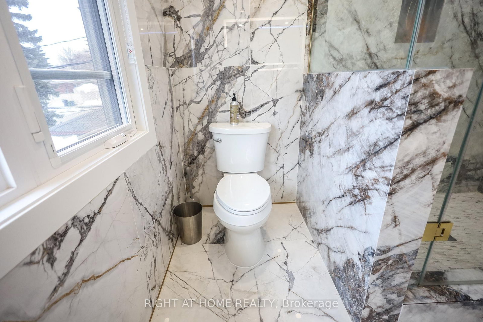 Detached House for lease at 11 Sparta Road, Toronto, Ontario, M6L 2M4 - Maple Leaf - MLS: W12938398