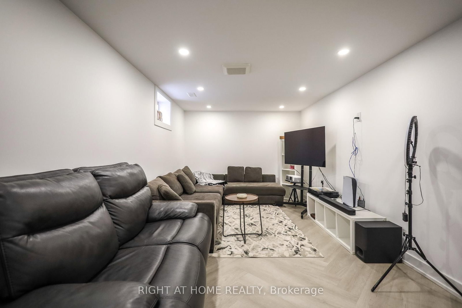 Detached House for lease at 11 Sparta Road, Toronto, Ontario, M6L 2M4 - Maple Leaf - MLS: W12938398