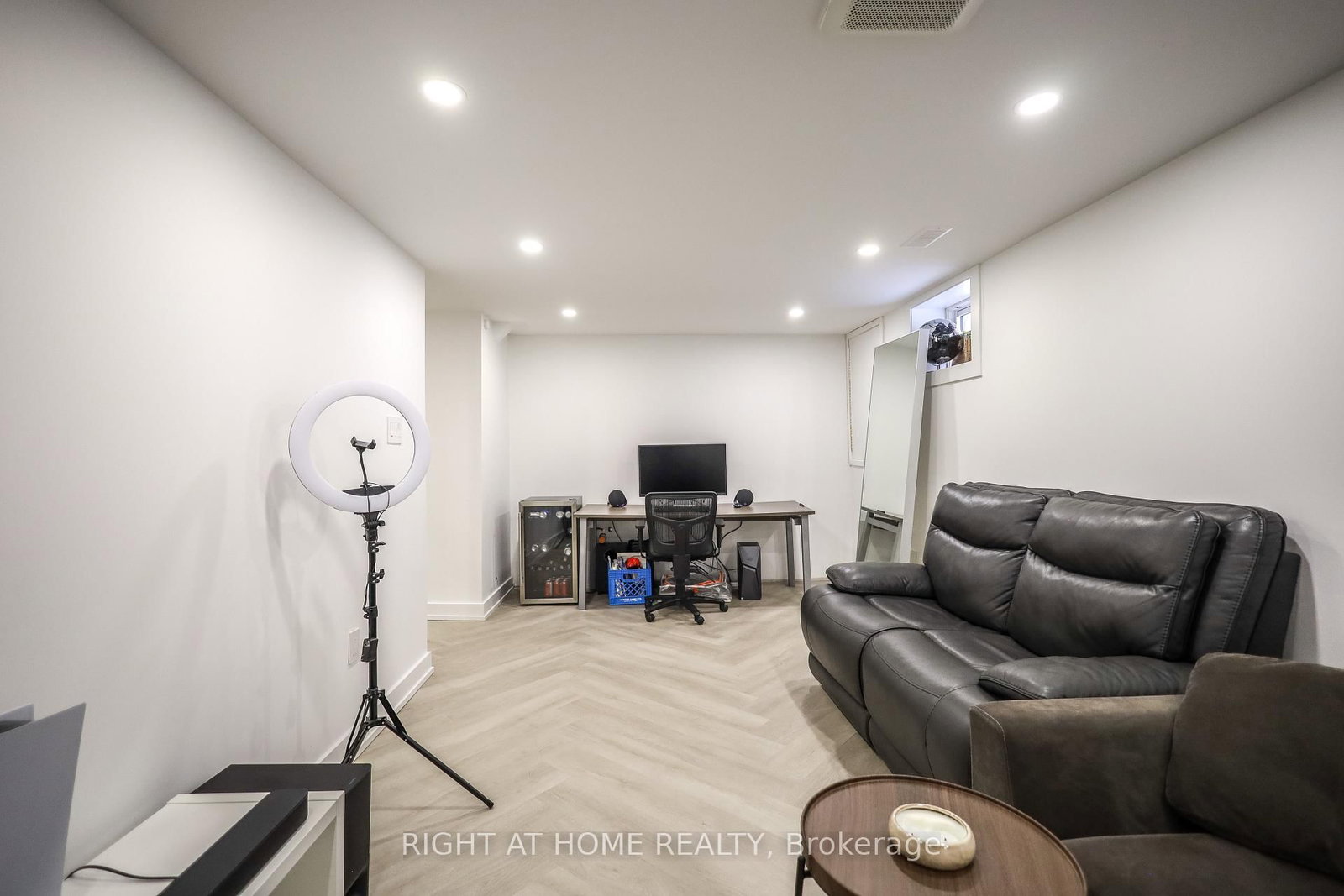 Detached House for lease at 11 Sparta Road, Toronto, Ontario, M6L 2M4 - Maple Leaf - MLS: W12938398