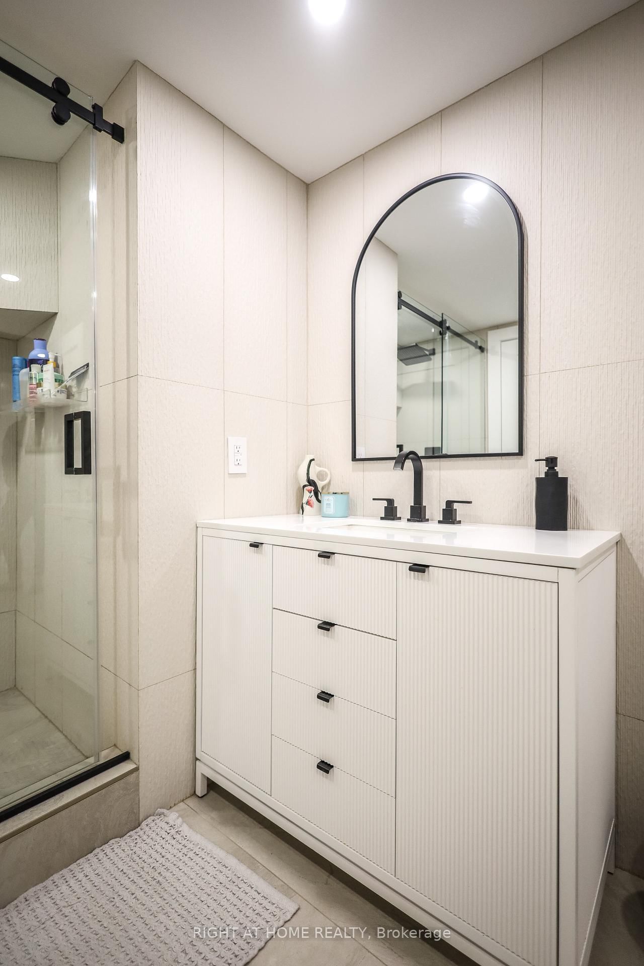 Detached House for lease at 11 Sparta Road, Toronto, Ontario, M6L 2M4 - Maple Leaf - MLS: W12938398