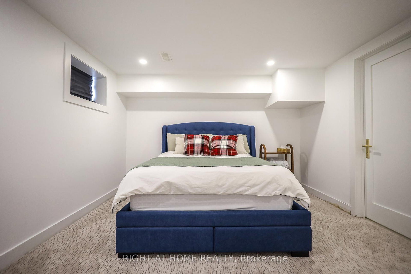 Detached House for lease at 11 Sparta Road, Toronto, Ontario, M6L 2M4 - Maple Leaf - MLS: W12938398