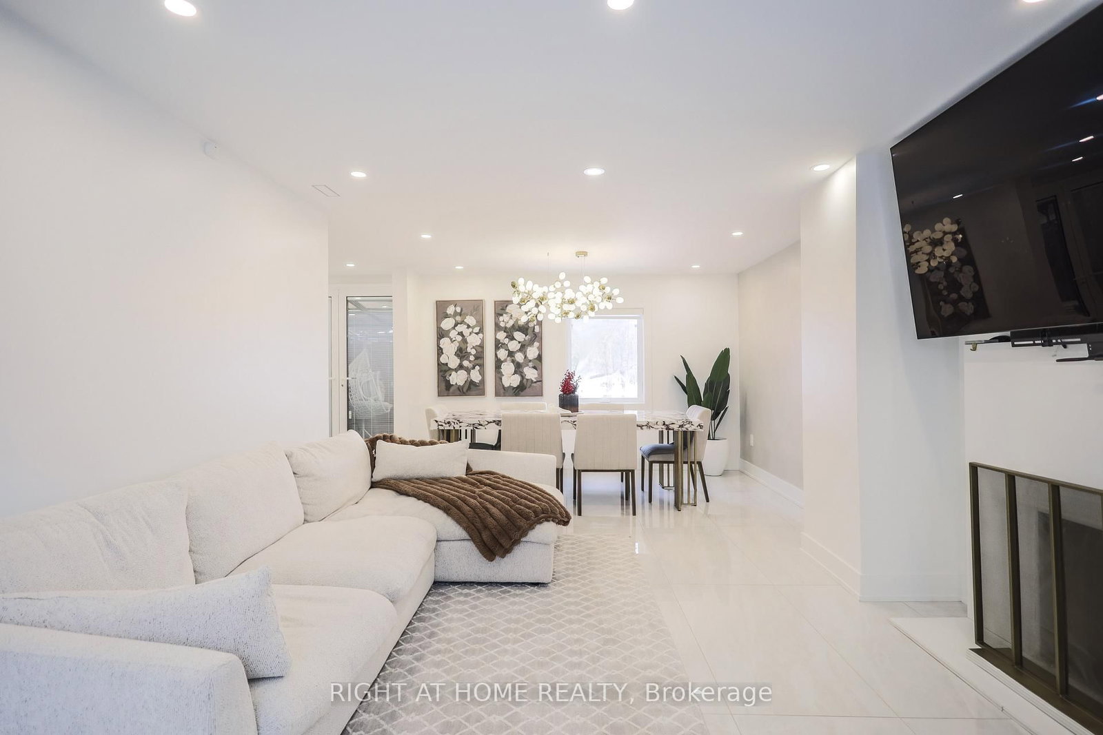 Detached House for lease at 11 Sparta Road, Toronto, Ontario, M6L 2M4 - Maple Leaf - MLS: W12938398