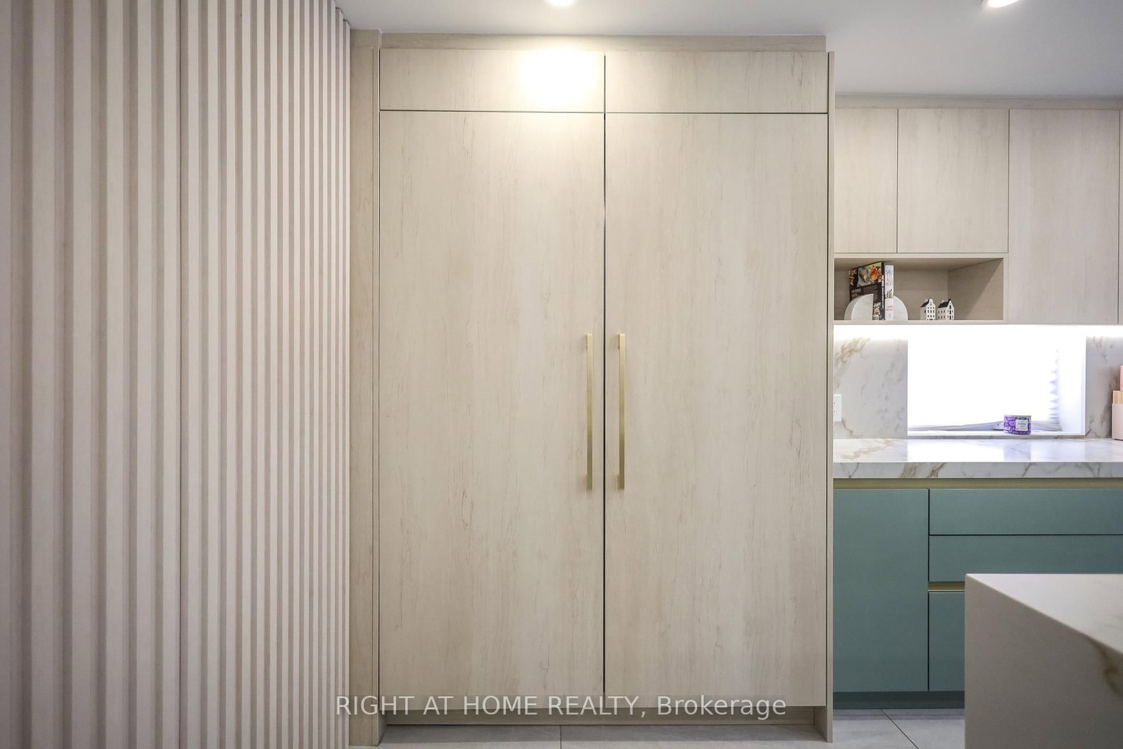 Detached House for lease at 11 Sparta Road, Toronto, Ontario, M6L 2M4 - Maple Leaf - MLS: W12938398