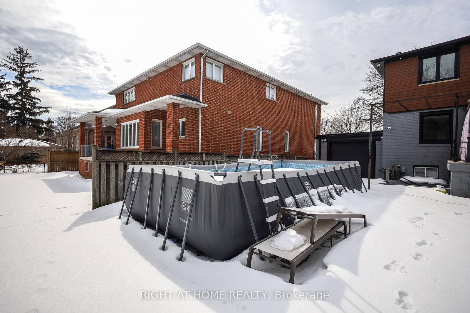 Detached House for lease at 11 Sparta Road, Toronto, Ontario, M6L 2M4 - Maple Leaf - MLS: W12938398