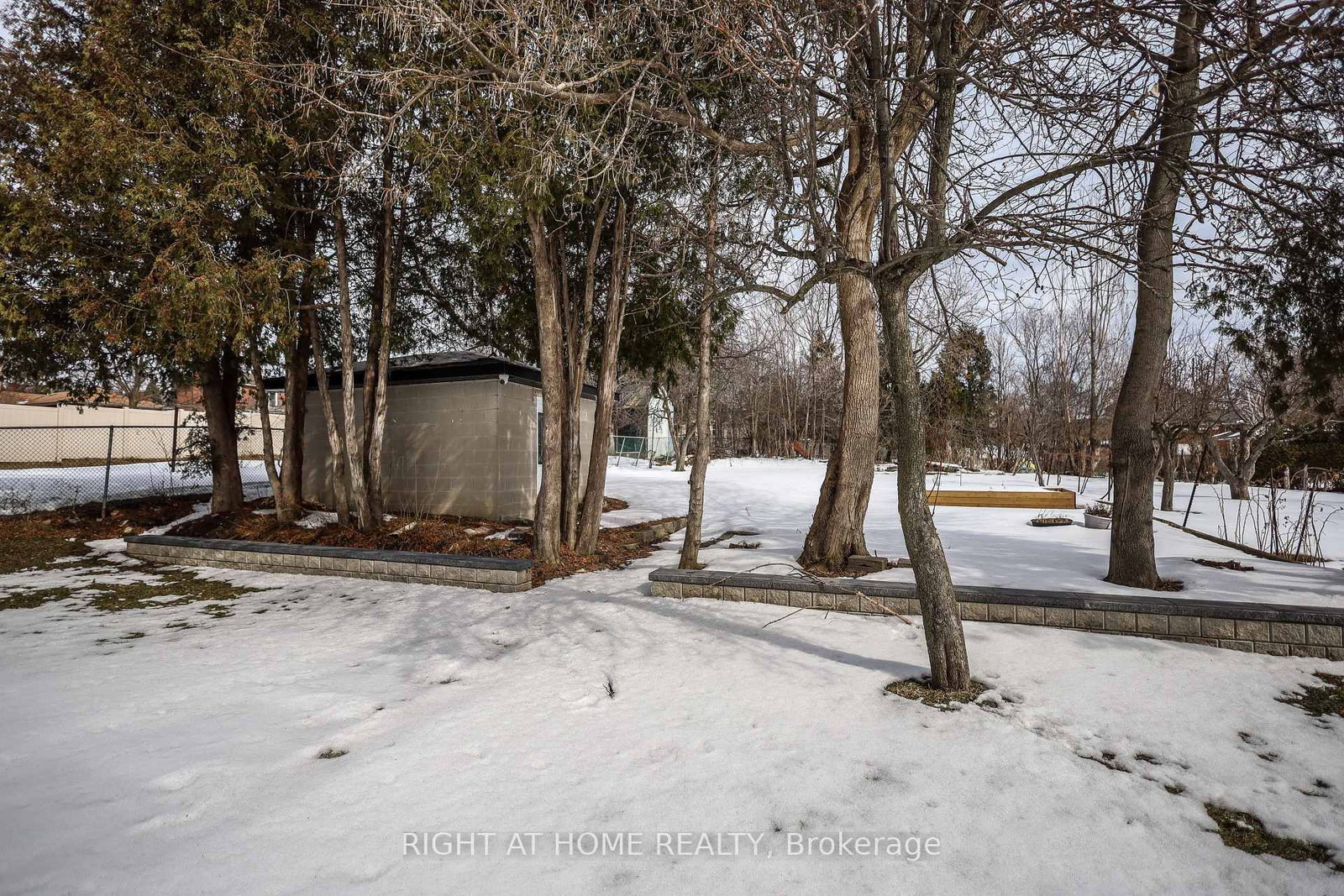 Detached House for lease at 11 Sparta Road, Toronto, Ontario, M6L 2M4 - Maple Leaf - MLS: W12938398