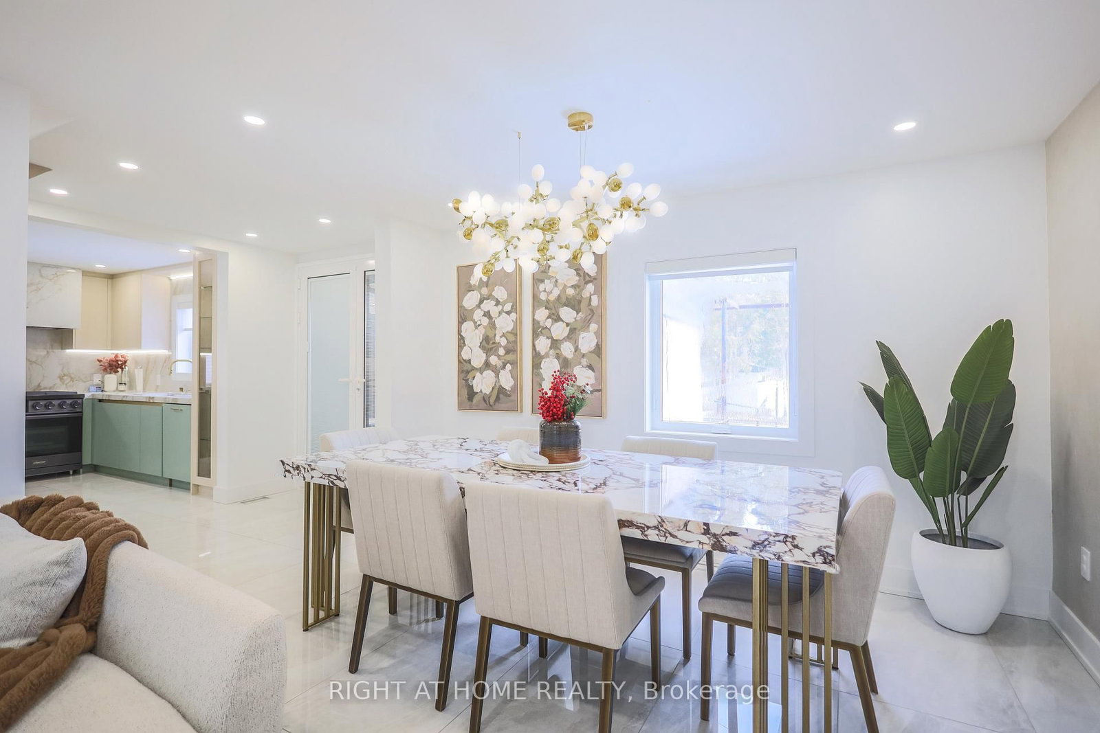 Detached House for lease at 11 Sparta Road, Toronto, Ontario, M6L 2M4 - Maple Leaf - MLS: W12938398