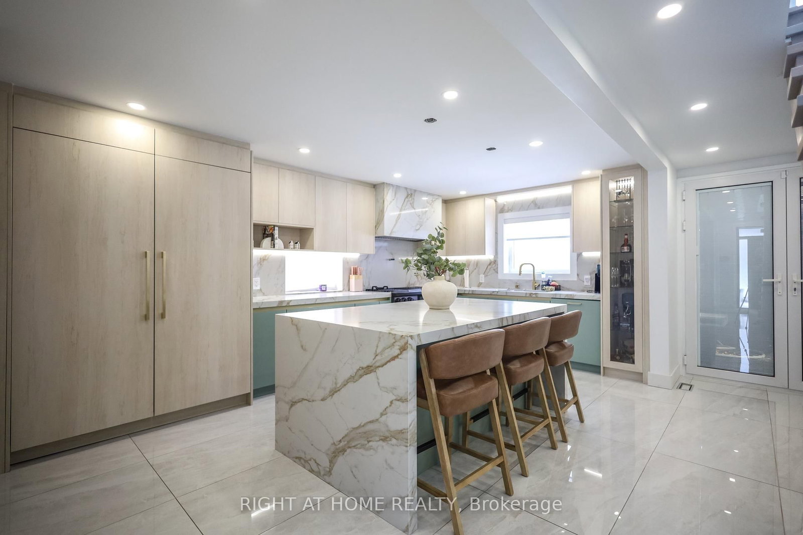 Detached House for lease at 11 Sparta Road, Toronto, Ontario, M6L 2M4 - Maple Leaf - MLS: W12938398