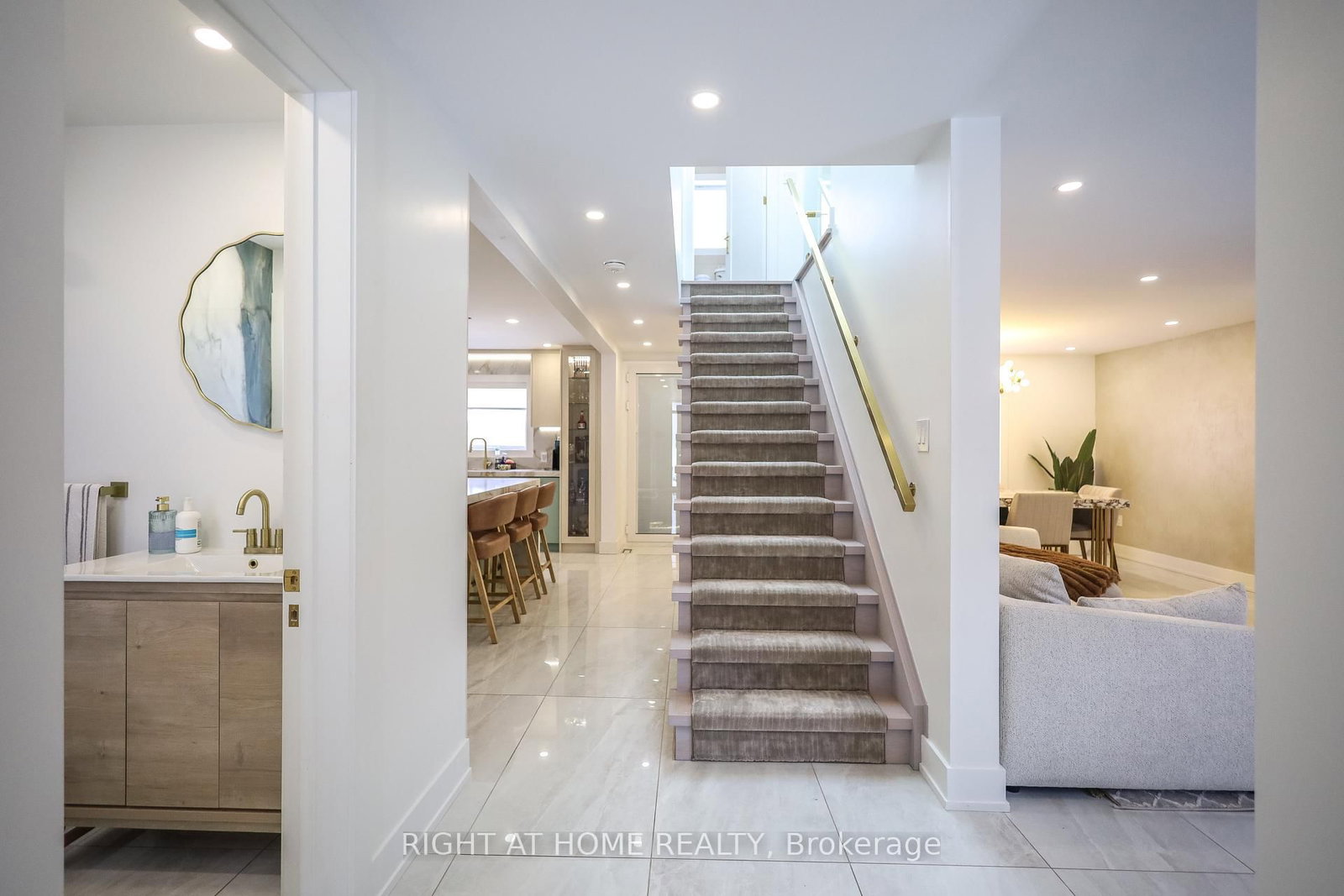 Detached House for lease at 11 Sparta Road, Toronto, Ontario, M6L 2M4 - Maple Leaf - MLS: W12938398