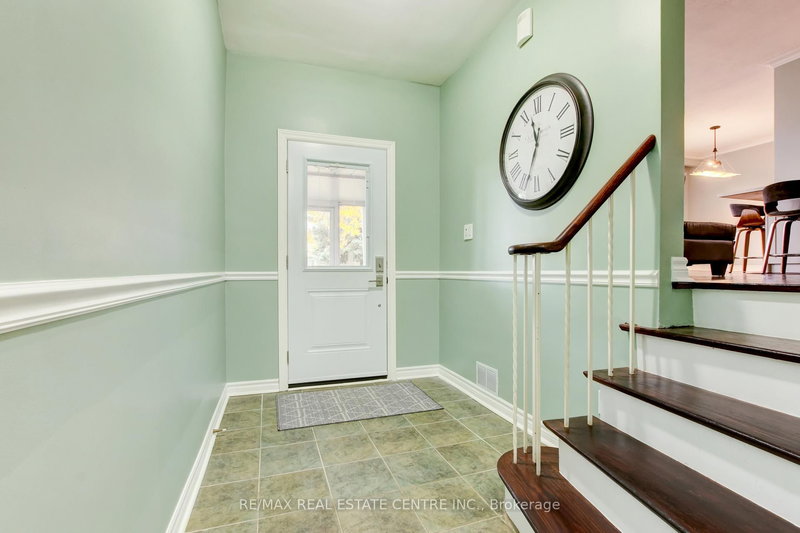 32 Willis Dr, Brampton, L6W 1B1 | Image 3