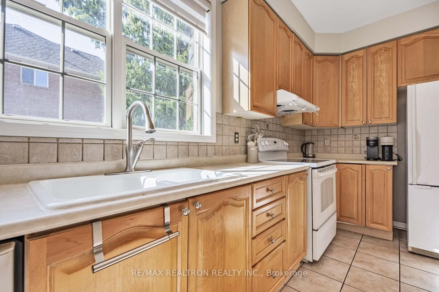 Detached House for sale at 52 Brock Drive, Brampton, Ontario, L6P 1A2 - Vales of Castlemore - MLS: W12938558