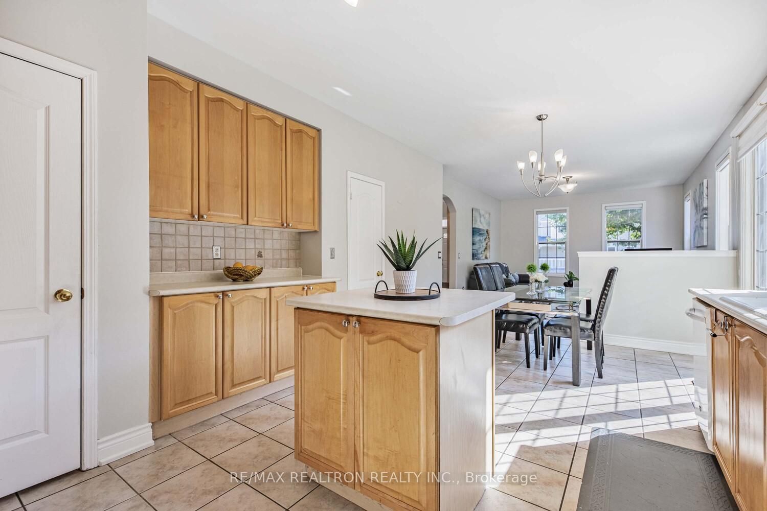 Detached House for sale at 52 Brock Drive, Brampton, Ontario, L6P 1A2 - Vales of Castlemore - MLS: W12938558