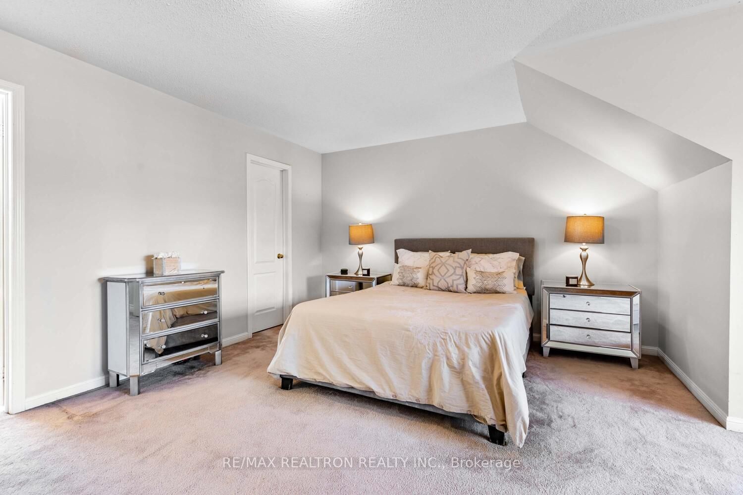 Detached House for sale at 52 Brock Drive, Brampton, Ontario, L6P 1A2 - Vales of Castlemore - MLS: W12938558