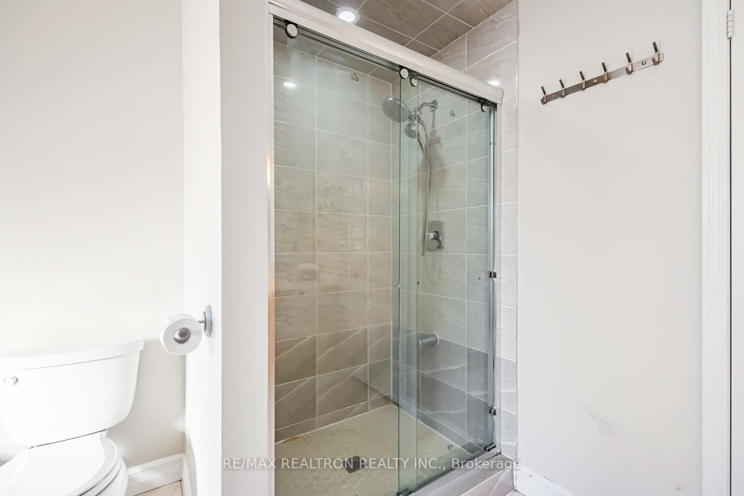 Detached House for sale at 52 Brock Drive, Brampton, Ontario, L6P 1A2 - Vales of Castlemore - MLS: W12938558