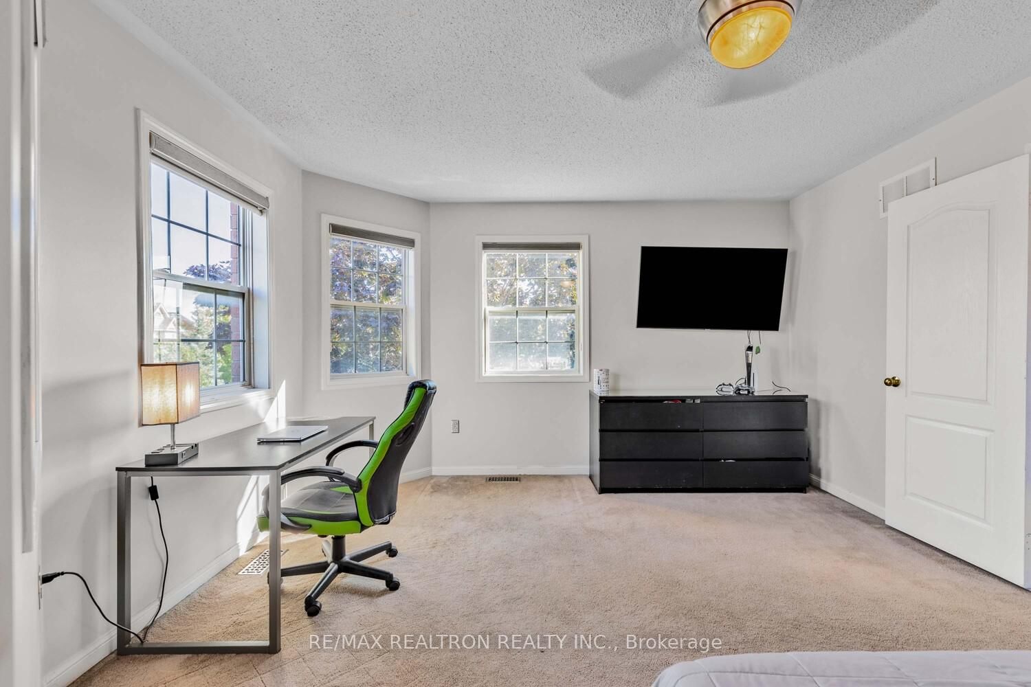 Detached House for sale at 52 Brock Drive, Brampton, Ontario, L6P 1A2 - Vales of Castlemore - MLS: W12938558