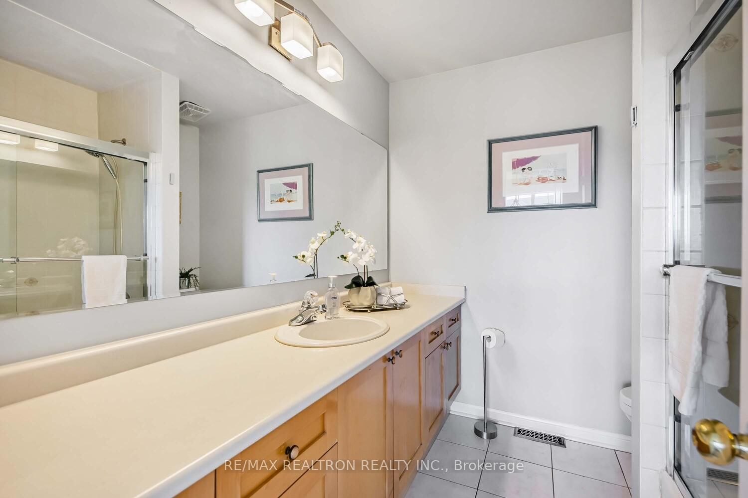 Detached House for sale at 52 Brock Drive, Brampton, Ontario, L6P 1A2 - Vales of Castlemore - MLS: W12938558