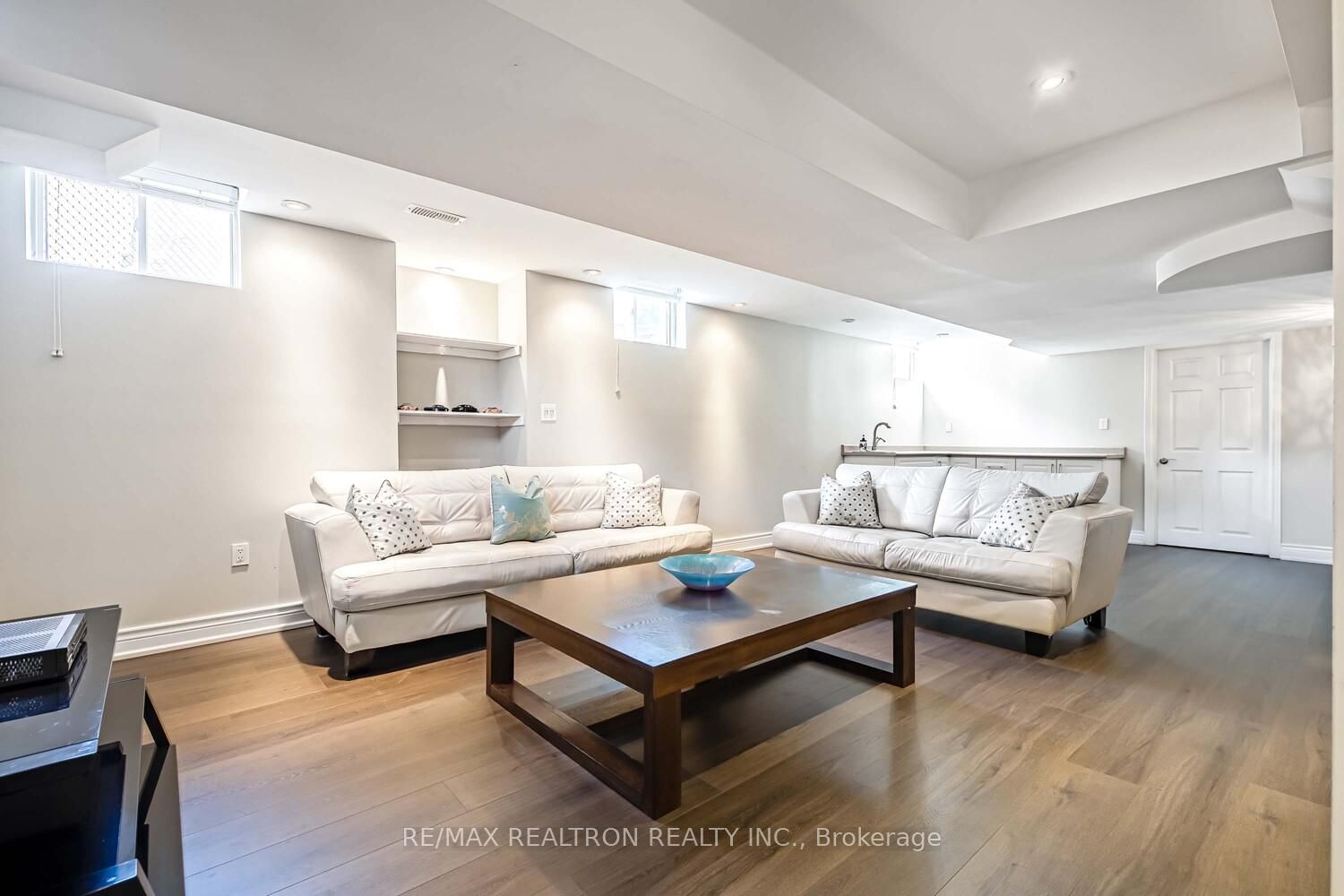 Detached House for sale at 52 Brock Drive, Brampton, Ontario, L6P 1A2 - Vales of Castlemore - MLS: W12938558