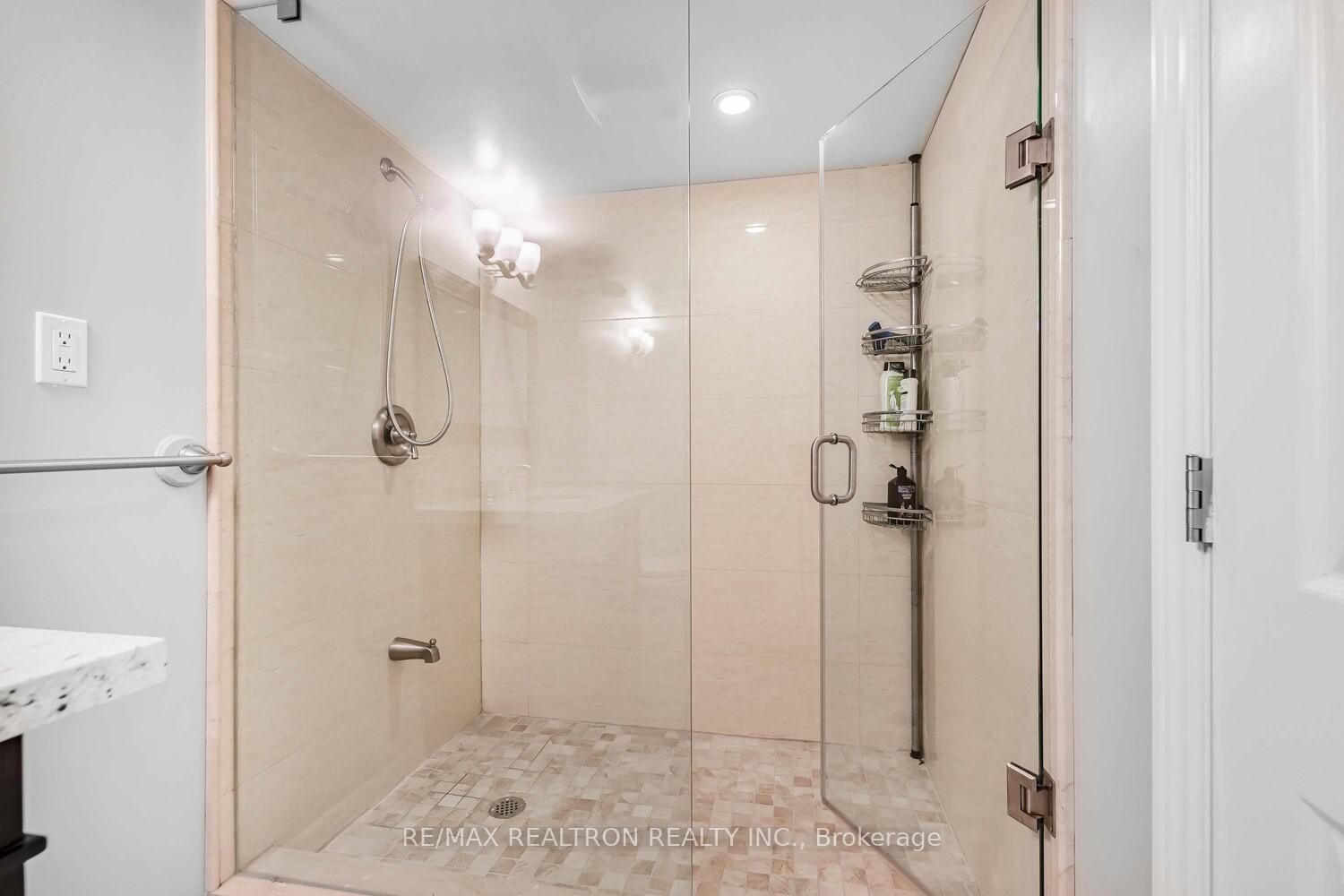 Detached House for sale at 52 Brock Drive, Brampton, Ontario, L6P 1A2 - Vales of Castlemore - MLS: W12938558