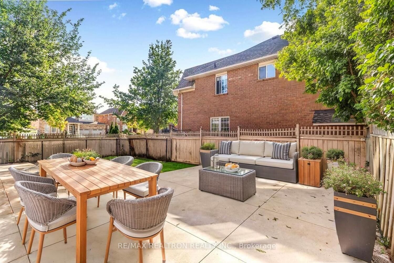 Detached House for sale at 52 Brock Drive, Brampton, Ontario, L6P 1A2 - Vales of Castlemore - MLS: W12938558