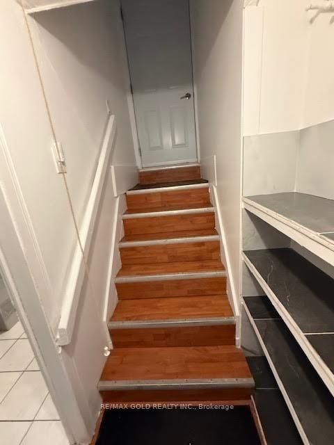 87 Lexington Ave, Toronto, M9V 2G9 | Image 2