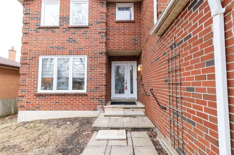 21 Bristol Ave, Brampton, L6X 2B1 | Image 3